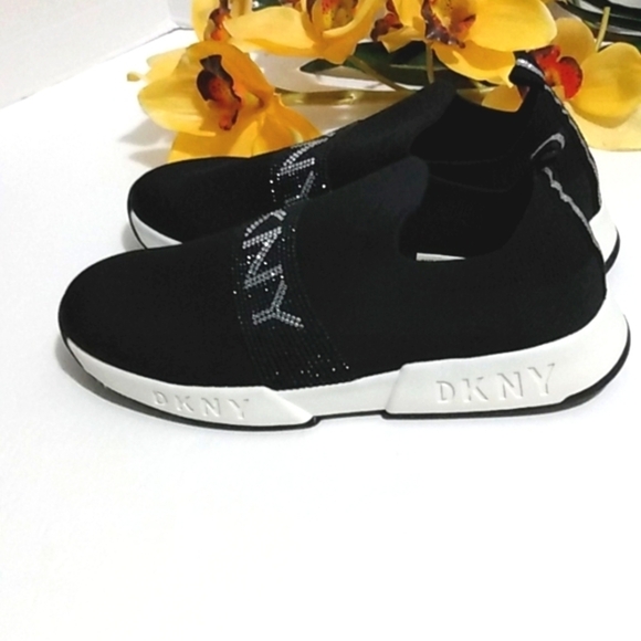 DKNY BLACK WHITE RHINESTONE SLIP-ON SNEAKERS SIZE 5 NWOT - Picture 3 of 14